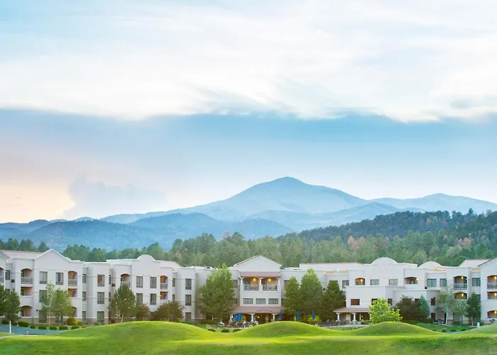 Mcm Elegante Lodge & Resorts